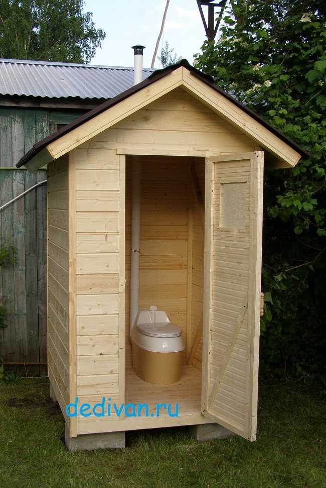 Цена готового туалета. Туалет дачный. Туалет деревянный для дачи. Уличный туалет для дачи. Туалет гача.