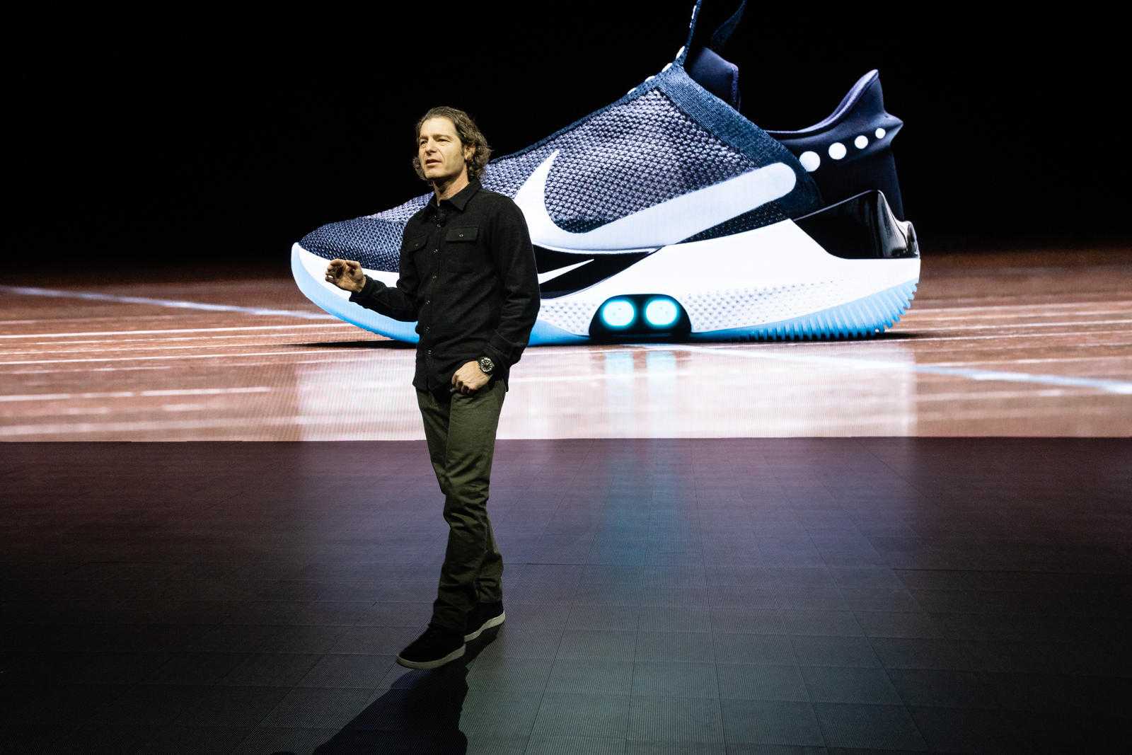 Nike представила умные самозавязывающиеся кроссовки - 4pda