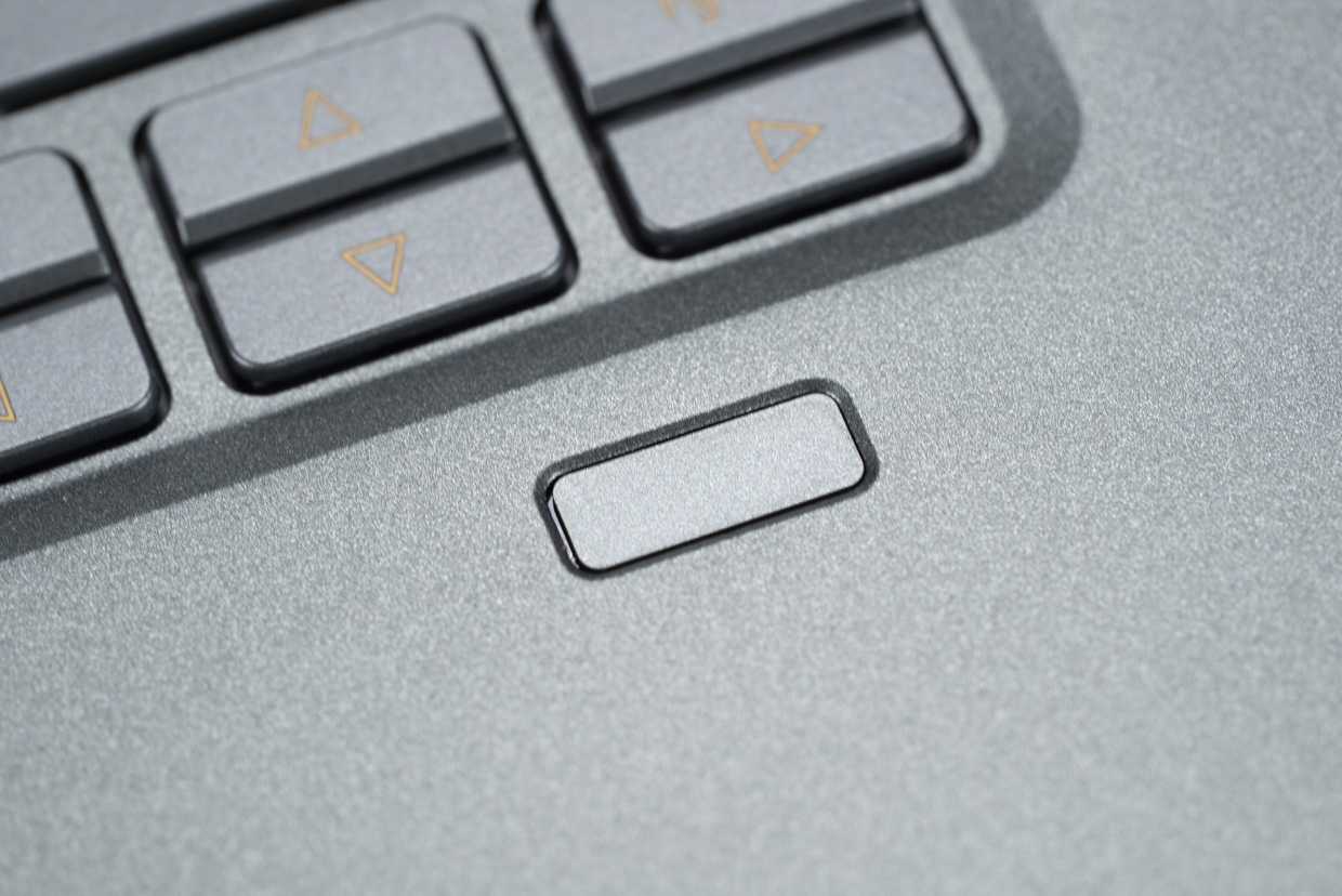 Honor magicbook 15 отпечаток пальца. Ноутбук асер старый со сканером отпечатка пальцев. Внешний отпечаток пальца для ноутбука. Датчик отпечатка пальца на ноутбуке асер. Тачпад dell 5547.