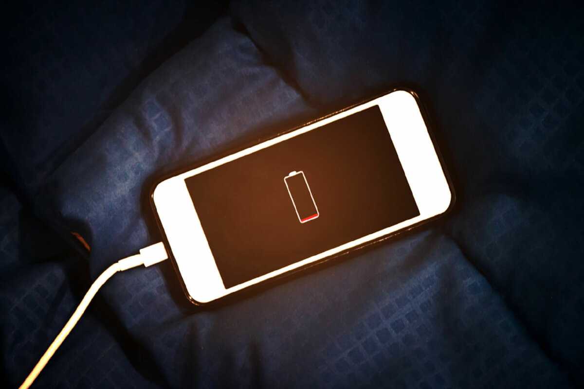 Действительно ли следует заряжать «айфон» только родной зарядкой?