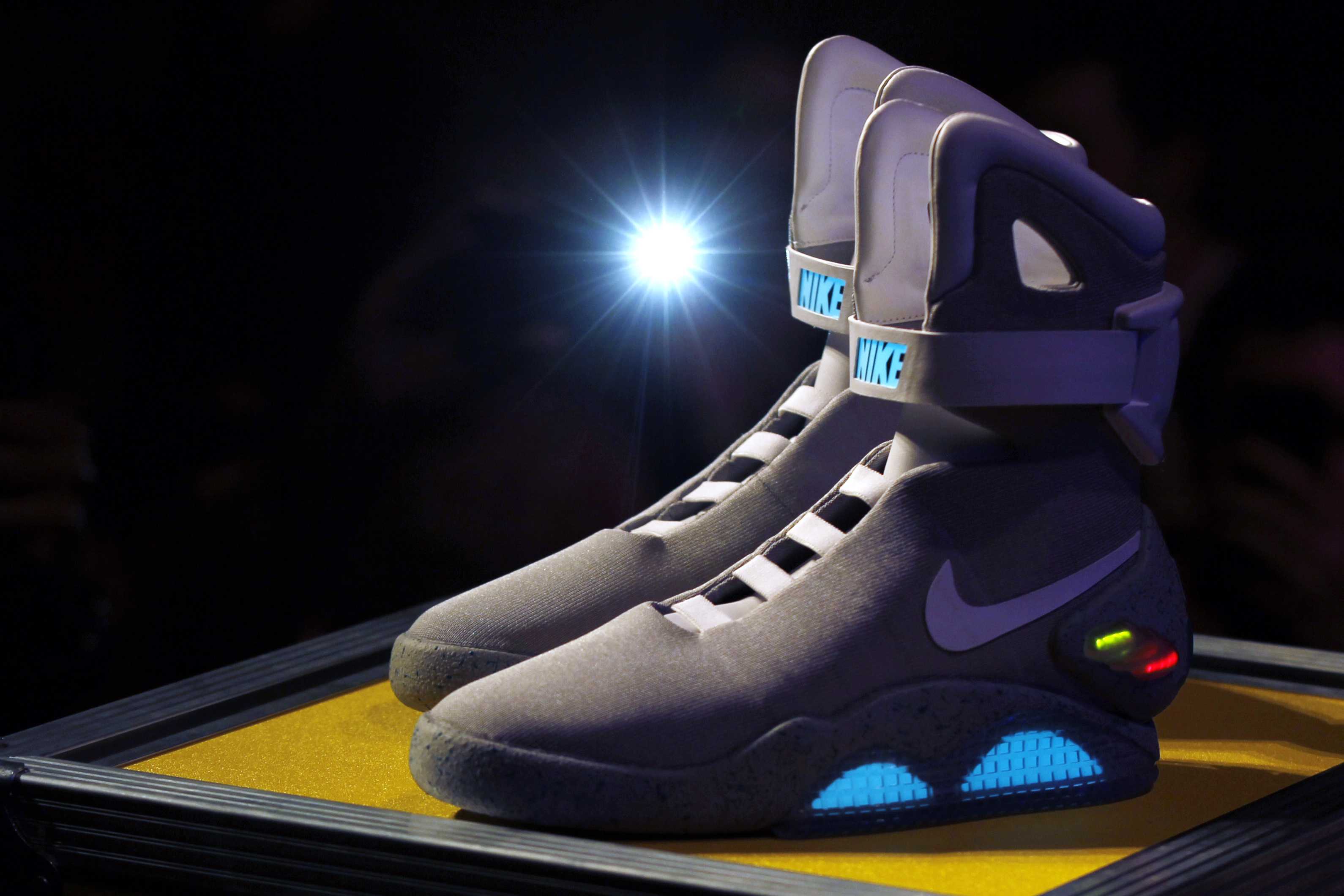 Nike представила новое поколение кроссовок с автошнуровкой - 4pda